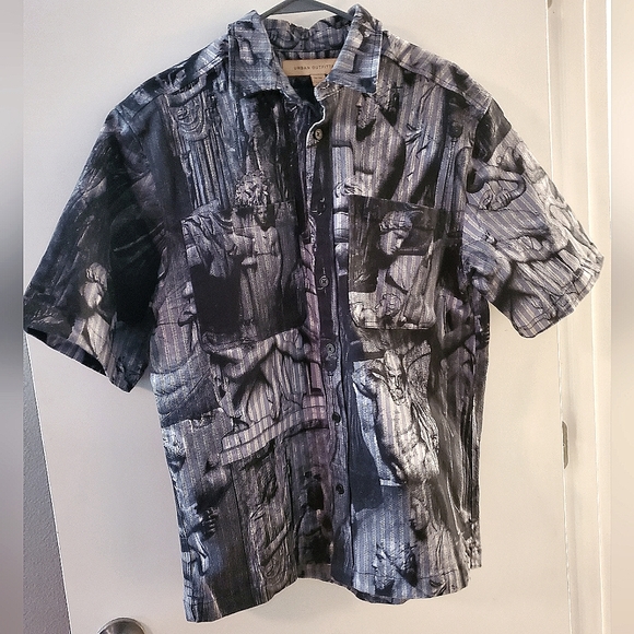 Urban Outfitters Renaissance Dark Academia Art Statue Museum Button Up M - Picture 3 of 3